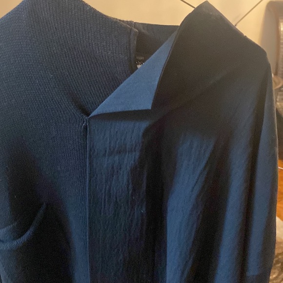 Very cool and unique sweater. Half virgin wool and the other half merino wool. - Picture 2 of 7